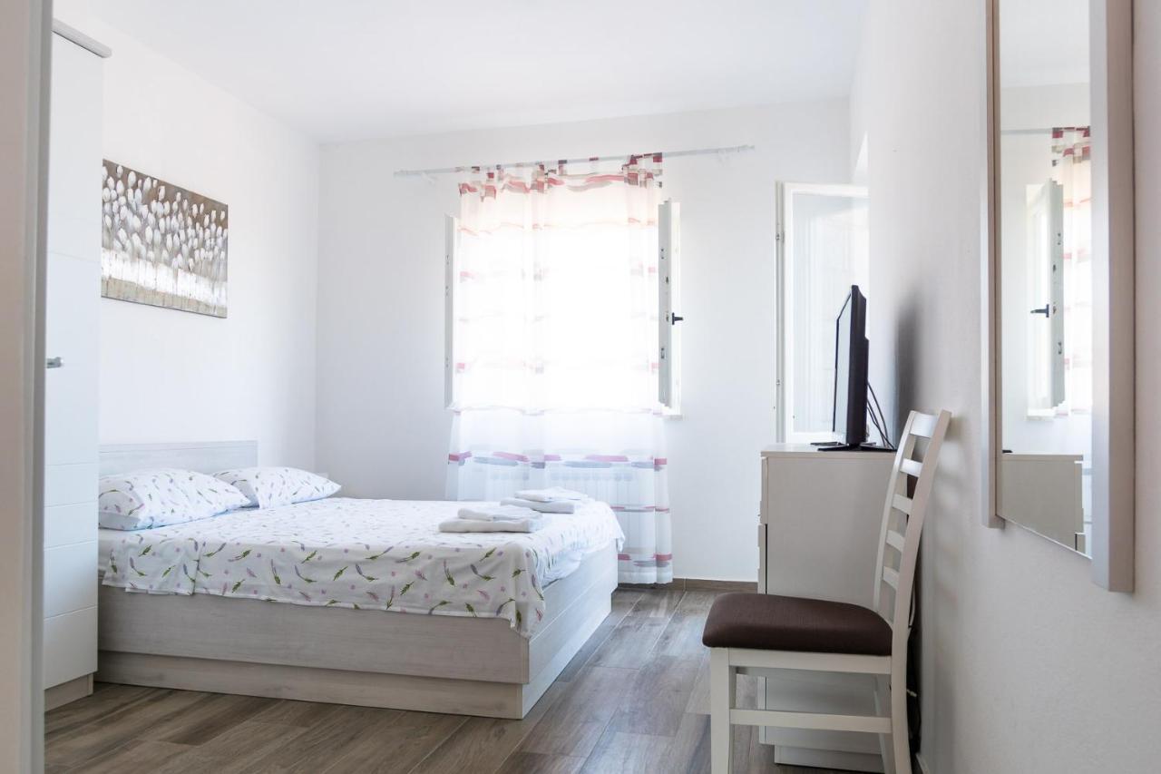 Apartmani Fides Lumbarda Eksteriør billede